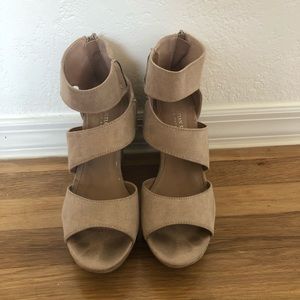 Christian Siriano Taupe Wedges size 8